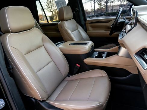 Used 2021 Chevrolet Tahoe Premier w/ Premium Package image 19