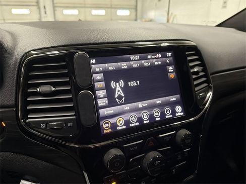 Used 2020 Jeep Grand Cherokee Altitude image 25