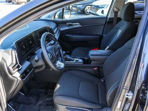 Used 2023 Kia Sportage LX image 18