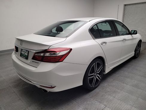 Used 2017 Honda Accord Sport image 9