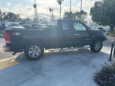 Used 2011 GMC Sierra 1500 SLT w/ SLT Convenience Package AWD/4WD image 26