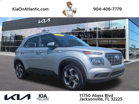Used 2025 Hyundai Venue SEL FWD image 1