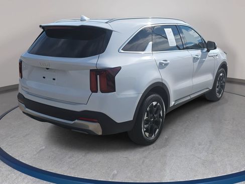 Used 2025 Kia Sorento S w/ Panoramic Sunroof Package FWD image 5