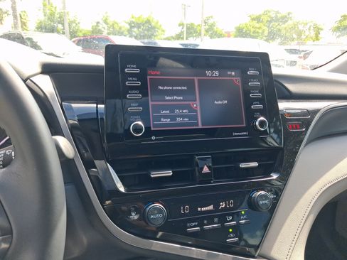 Used 2024 Toyota Camry SE FWD image 14
