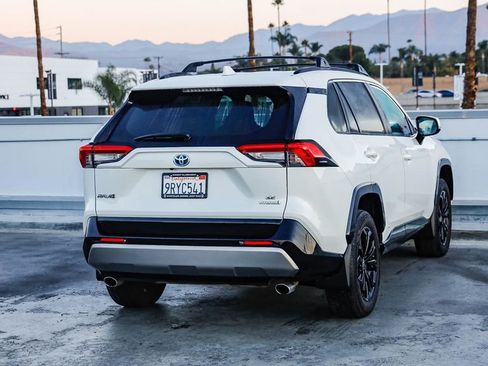 Used 2022 Toyota RAV4 SE image 9