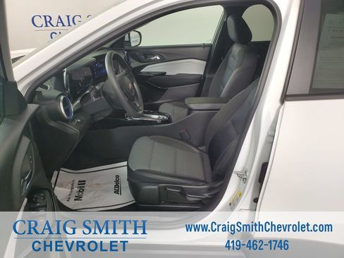 Used 2024 Chevrolet Trax LT FWD image 9