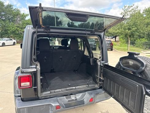 Used 2020 Jeep Wrangler Unlimited Sahara AWD/4WD image 8