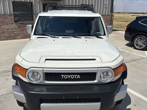 Used 2012 Toyota FJ Cruiser 2WD w/ Upgrade Pkg image 5