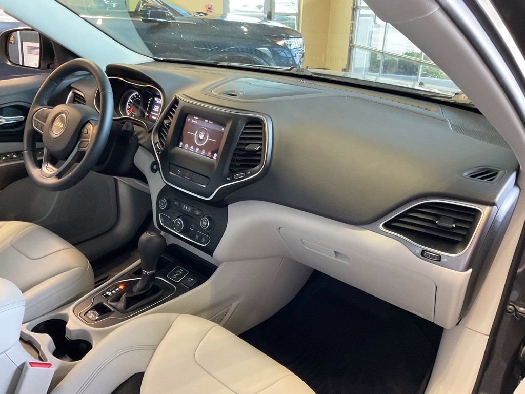 Used 2020 Jeep Cherokee Latitude Plus FWD image 18