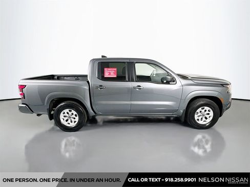 Used 2024 Nissan Frontier SV w/ Technology Package RWD image 4