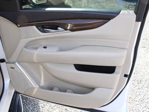 Used 2020 Cadillac Escalade ESV Premium Luxury AWD/4WD image 28