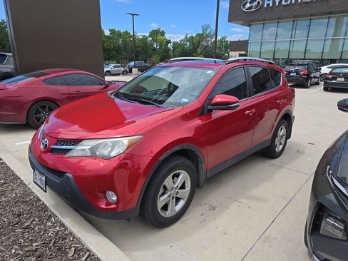 Used 2013 Toyota RAV4 XLE FWD image 1