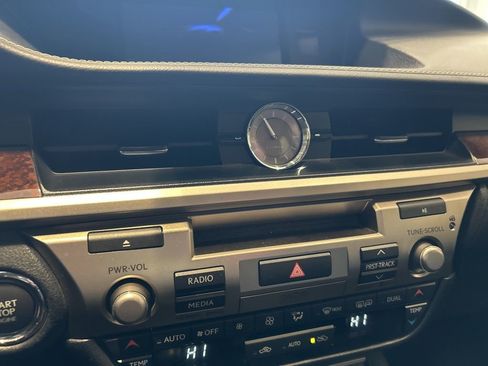 Used 2015 Lexus ES 350 w/ Ultra Luxury Package image 9