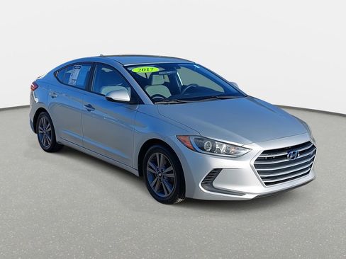 Used 2017 Hyundai Elantra SE image 3