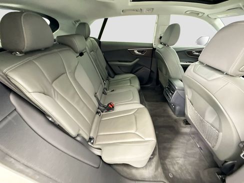 Used 2019 Audi Q8 Premium w/ Convenience Package AWD/4WD image 21