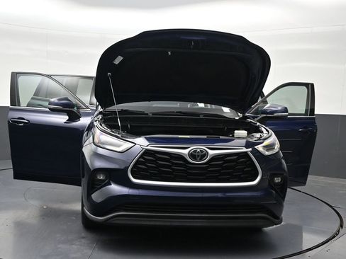 Used 2021 Toyota Highlander XLE FWD image 38