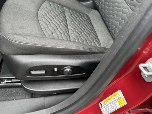 Used 2021 Chevrolet Equinox LT FWD image 19