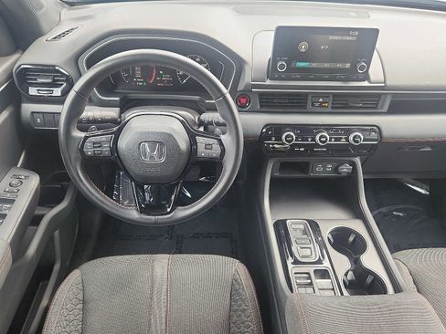 Used 2023 Honda Pilot Sport image 11