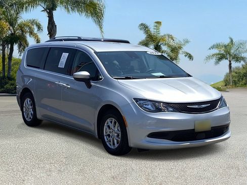 Used 2023 Chrysler Voyager LX FWD image 6