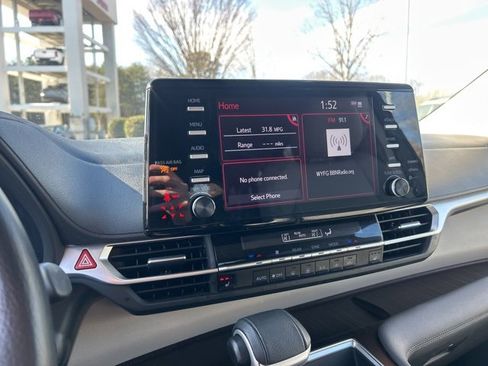 Used 2024 Toyota Sienna XLE image 24