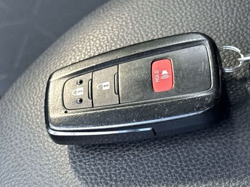 Used 2025 Toyota RAV4 XLE image 28