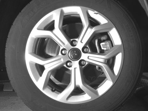 Used 2025 Jeep Compass Latitude image 13