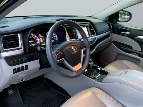 Used 2016 Toyota Highlander XLE FWD image 17