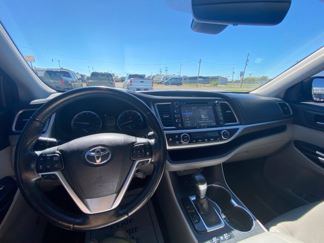 Used 2018 Toyota Highlander Limited w/ Protection Package #3 AWD/4WD image 25