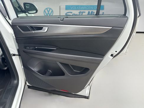 Certified 2024 Volkswagen Atlas Cross Sport SE FWD image 30