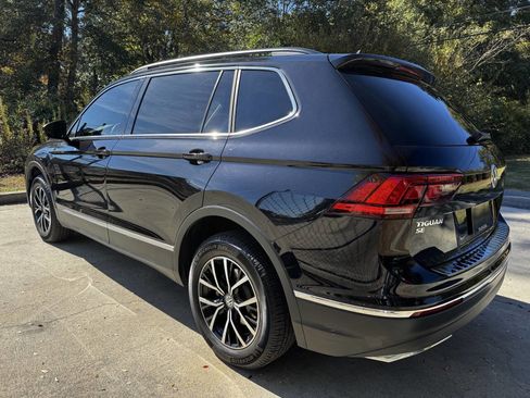 Used 2021 Volkswagen Tiguan SE w/ Panoramic Sunroof Package image 8