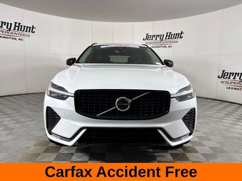 Used 2023 Volvo XC60 B5 Plus w/ Climate Package AWD/4WD image 3