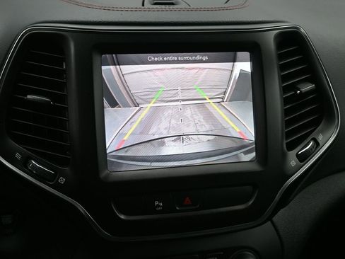 Used 2020 Jeep Cherokee Trailhawk w/ Comfort/Convenience Group image 14