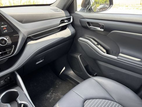 Used 2025 Toyota Highlander XSE AWD/4WD image 39