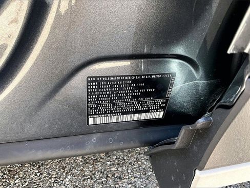 New 2026 Volkswagen Tiguan SE image 30