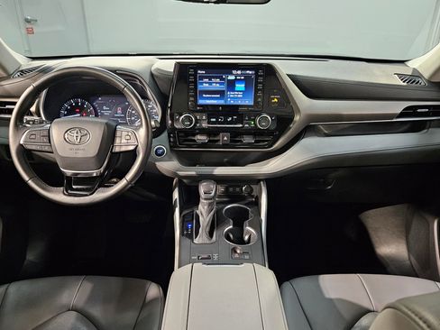 Used 2021 Toyota Highlander XLE image 10
