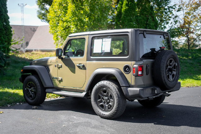 Used 2025 Jeep Wrangler Sport AWD/4WD image 7