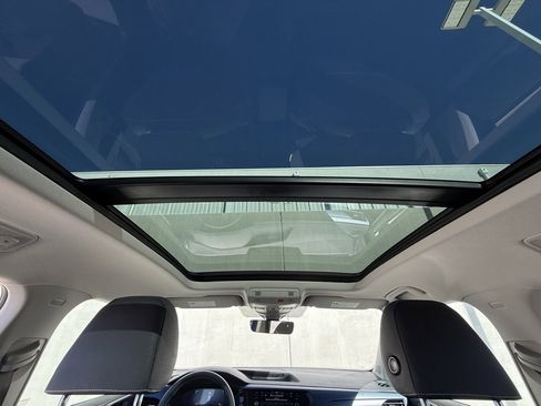 Certified 2024 Volkswagen Taos SE image 7