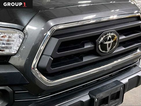 Used 2022 Toyota Tacoma SR5 AWD/4WD image 30