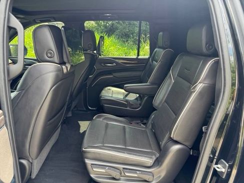 Used 2021 Cadillac Escalade ESV Premium Luxury w/ LPO, Radiant Package AWD/4WD image 13