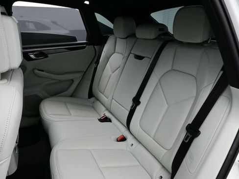 Certified 2023 Porsche Macan S AWD/4WD image 13