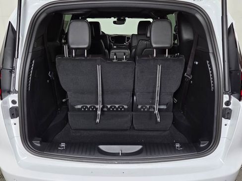 New 2026 Chrysler Pacifica Select image 9