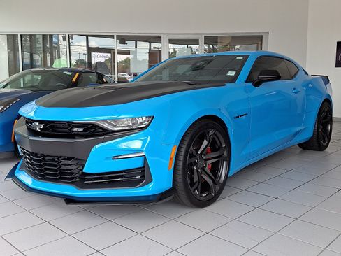 Used 2022 Chevrolet Camaro SS RWD image 3