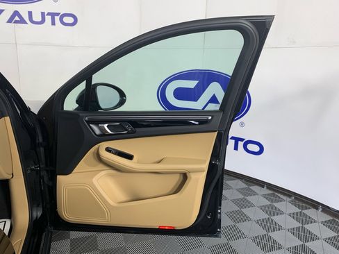 Used 2018 Porsche Macan image 41