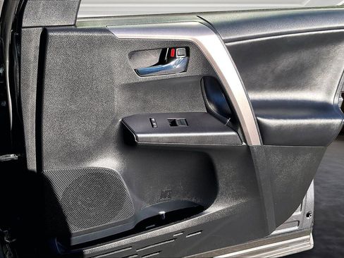 Used 2017 Toyota RAV4 XLE image 19