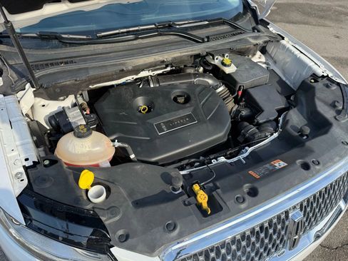 Used 2019 Lincoln MKC Premiere image 32