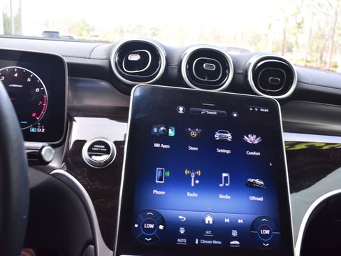 Used 2023 Mercedes-Benz GLC 300 4MATIC image 25