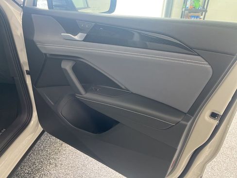 New 2026 Volkswagen Tiguan SE R-Line FWD image 37