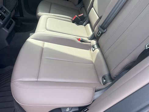 Used 2025 Audi Q5 Premium w/ Convenience Package image 9