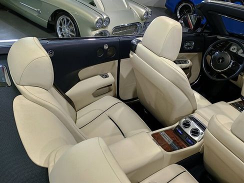 Used 2016 Rolls-Royce Dawn RWD image 33