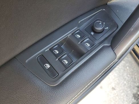 Used 2023 Volkswagen Tiguan S image 12